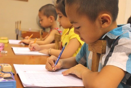 Dạy con học chữ trước 6 tuổi, phụ huynh đang hủy hoại con trẻ những gì?